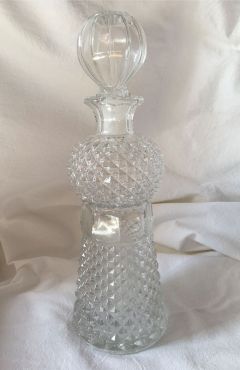 Domaine La Buissonnière - Cabinet de curiosité - Carafe en verre taillé