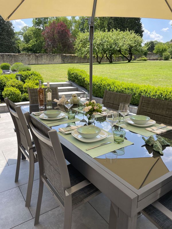 Domaine La Buissonnière - Maison d’hôtes de charme près de Metz en Moselle, Lorraine, France - Vue de la terrasse