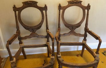 Domaine La Buissonnière - Cabinet de curiosité - Fauteuils style Louis XV