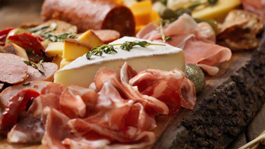 Domaine La Buissonnière - Maison d’hôtes de charme près de Metz en Moselle, Lorraine, France - Les repas - La planche de charcuterie