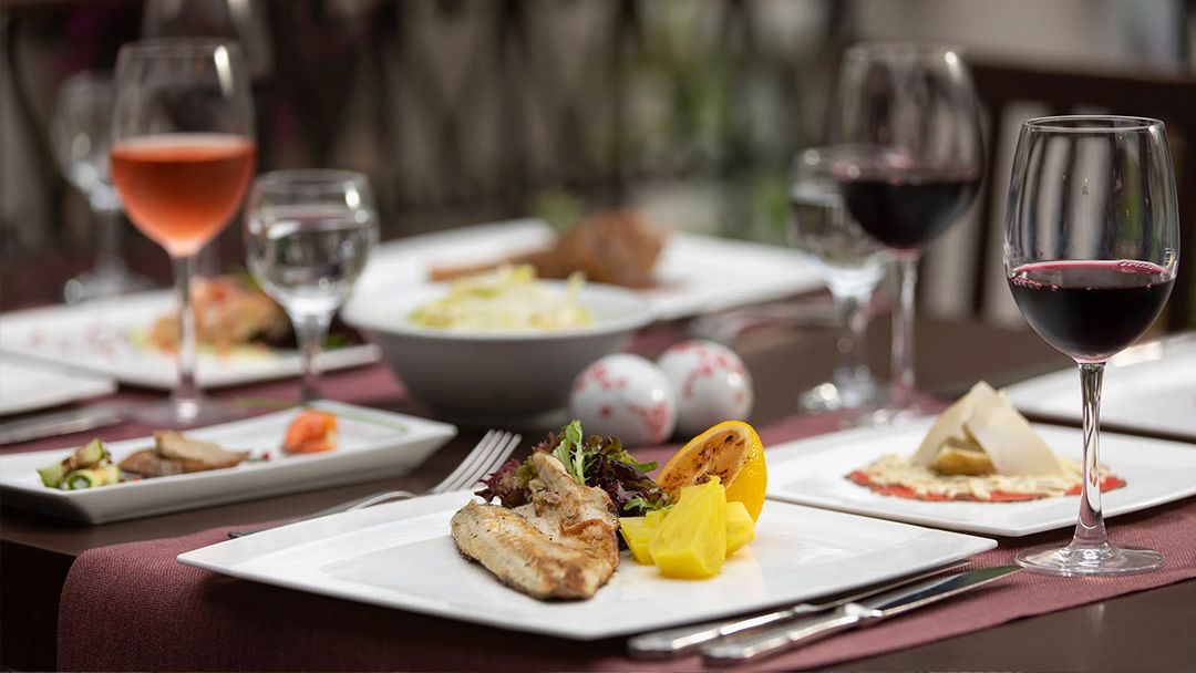 Domaine La Buissonnière - Maison d’hôtes de charme près de Metz en Moselle, Lorraine, France - Les repas - Le dîner à l'extérieur